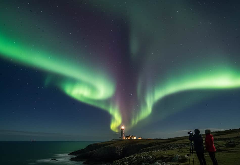 അയർലൻഡിൽ ഇന്ന് രാത്രി നോർത്തേൺ ലൈറ്റ്‌സ് ദൃശ്യമായേക്കും; കാണാൻ പറ്റുന്ന സ്ഥലങ്ങൾ!