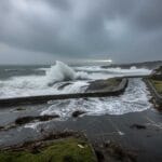 അയർലൻഡ് അതീവ ജാഗ്രതയിൽ: 100km/h-ൽ അധികം വേഗതയുള്ള കാറ്റും വെള്ളപ്പൊക്ക സാധ്യതകളുമായി പുതിയ കൊടുങ്കാറ്റ് ഭീഷണി പ്രവചിച്ച് Met Éireann.