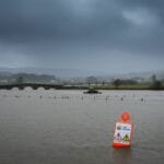 അയർലൻഡ് പ്രളയ ഭീഷണിയിൽ: Met Éireann വ്യാപകമായ ഓറഞ്ച്, യെല്ലോ പ്രളയ മുന്നറിയിപ്പുകൾ പുറപ്പെടുവിച്ചു.