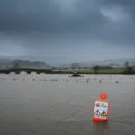 അയർലൻഡ് പ്രളയ ഭീഷണിയിൽ: Met Éireann വ്യാപകമായ ഓറഞ്ച്, യെല്ലോ പ്രളയ മുന്നറിയിപ്പുകൾ പുറപ്പെടുവിച്ചു.