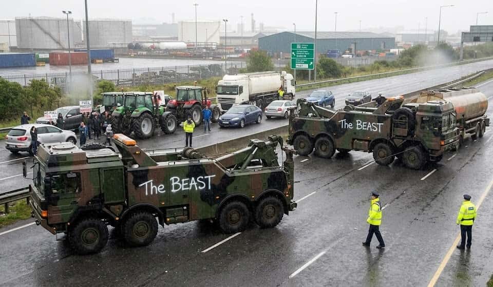 ഫ്യുവൽ പ്രൊട്ടസ്ററ് തകർക്കാൻ ആർമിയുടെ ബീസ്റ്റ് ഇറങ്ങി