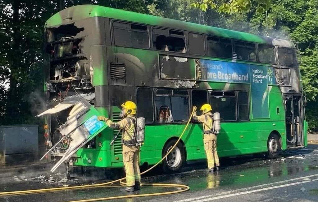 ഡബ്ലിനിൽ ഓടിക്കൊണ്ടിരുന്ന ബസ്സിന് നടുറോഡിൽ വൻ തീപിടിത്തം! വൻ ദുരന്തം ഒഴിവായത് തലനാരിഴയ്ക്ക്…