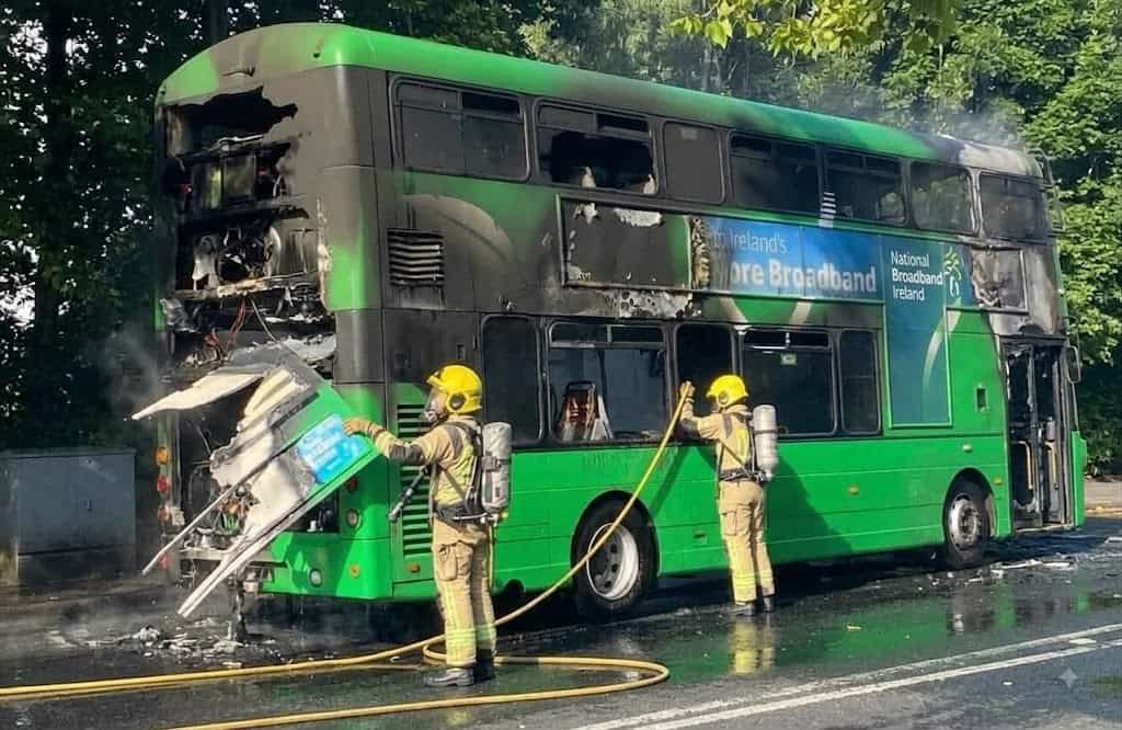 ഡബ്ലിനിൽ ഓടിക്കൊണ്ടിരുന്ന ബസ്സിന് നടുറോഡിൽ വൻ തീപിടിത്തം! വൻ ദുരന്തം ഒഴിവായത് തലനാരിഴയ്ക്ക്…